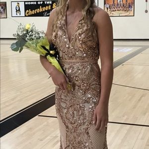 Rose gold prom dress size 6  fits more like a 2-4
